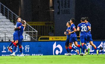 中超-上海申花2-0沧州雄狮近四轮首胜 马莱莱破门杨云染红