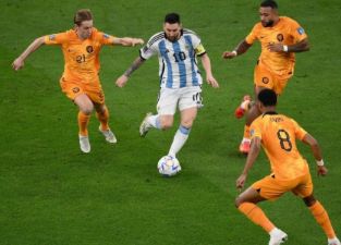 半场-阿根廷1-0领先荷兰 梅西神级直塞送助攻莫利纳破门