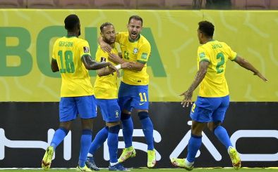 世预赛-内马尔传射建功!巴西2-0秘鲁 8战全胜领跑