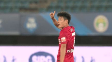 中超-上海海港7-0狂胜梅州 武磊戴帽巴尔加斯独造4球