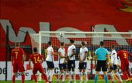 欧国联-比利时2-0英格兰居头名 梅尔腾斯任意球破门