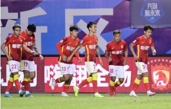中超-广州队1-0小胜河北取得赛季首胜 杨立瑜反击破门