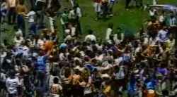 加冕时刻！1986年马拉多纳率领阿根廷捧杯时刻