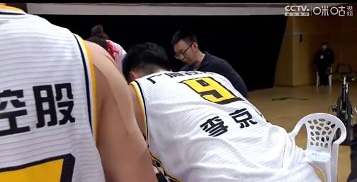 李春江要求队员紧盯朱松玮：别人可以投 不能让他投！
